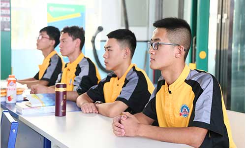太原万通汽车学校学生上课现场