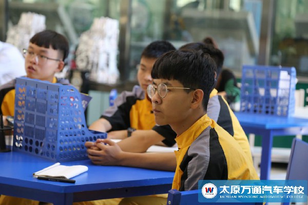 技术总监进校园_太原万通汽修学校