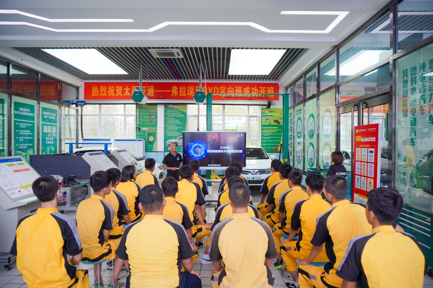 技术总监来校授课,助力学子成功就业